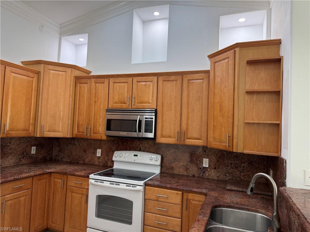 2712 25th St W Property Photo 14