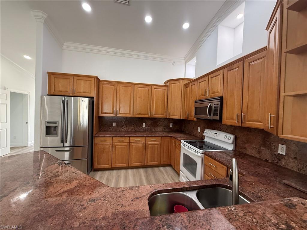 2712 25th St W Property Photo 18