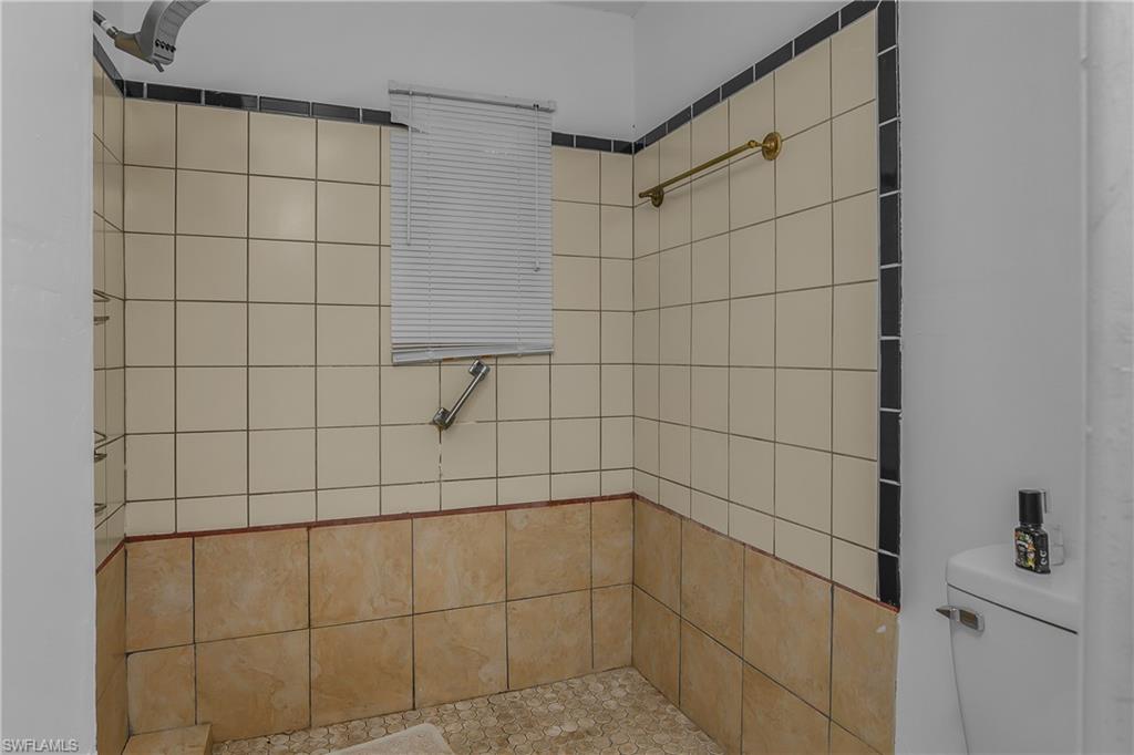1121 Ne 11th Ter Property Photo 30