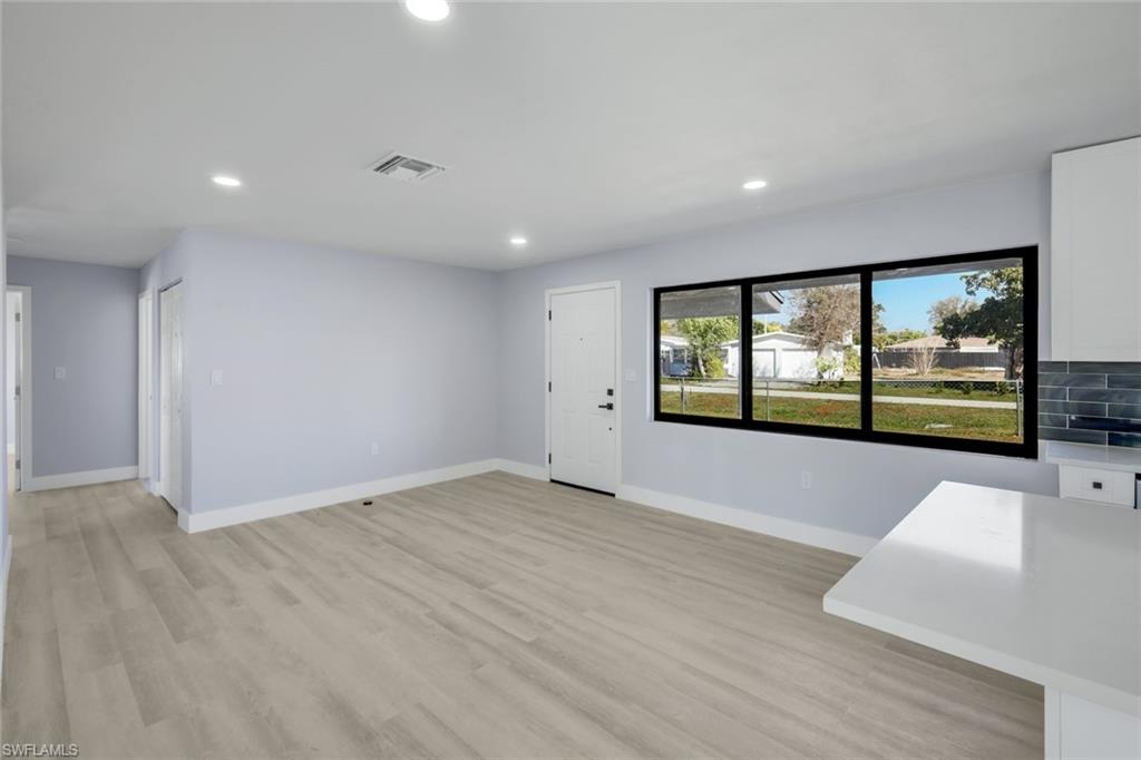 1389 Pine Ave Property Photo 6