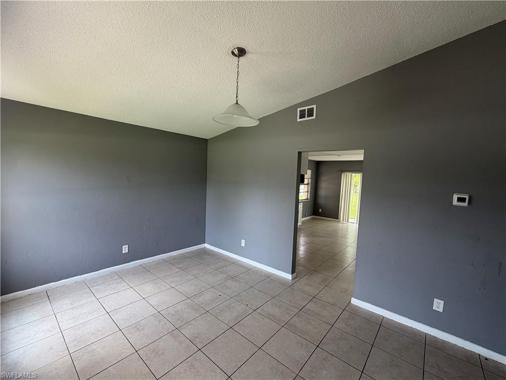 1123 Joel Blvd Property Photo 3