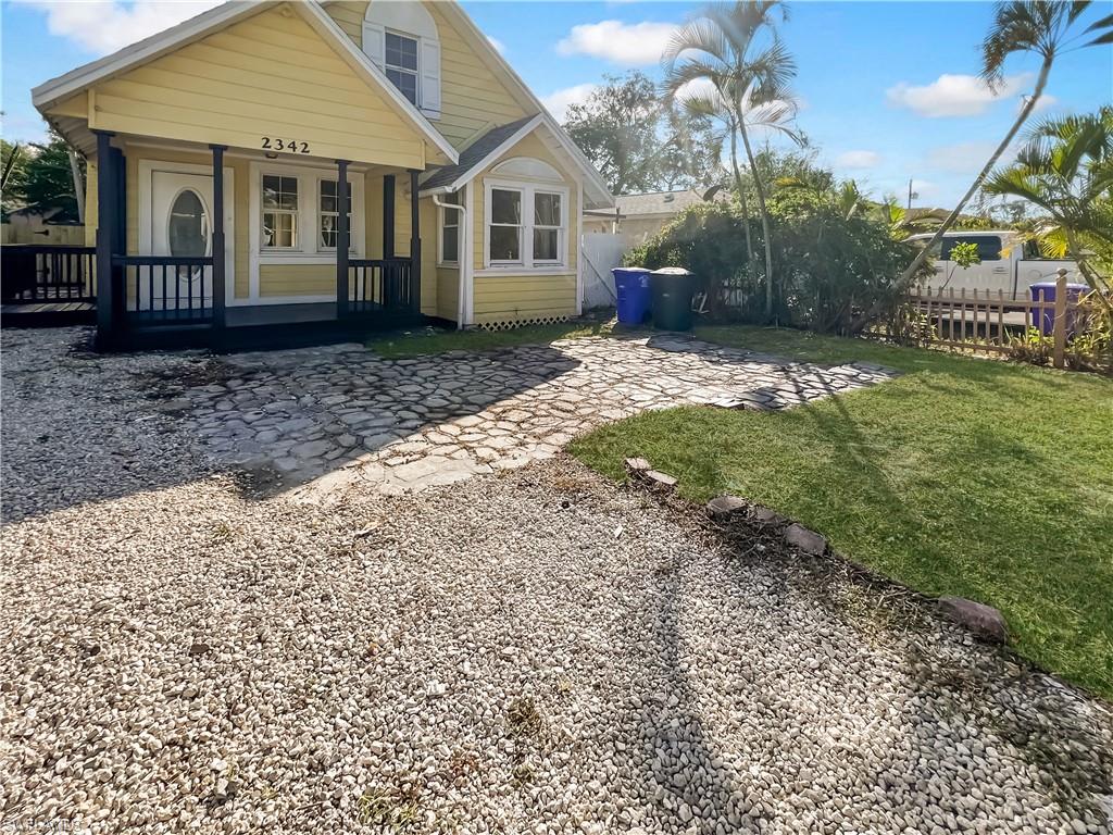 2342 Stella St Property Photo 2