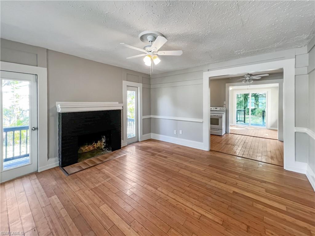 2342 Stella St Property Photo 5