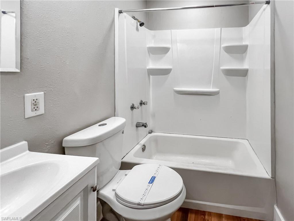 2342 Stella St Property Photo 17
