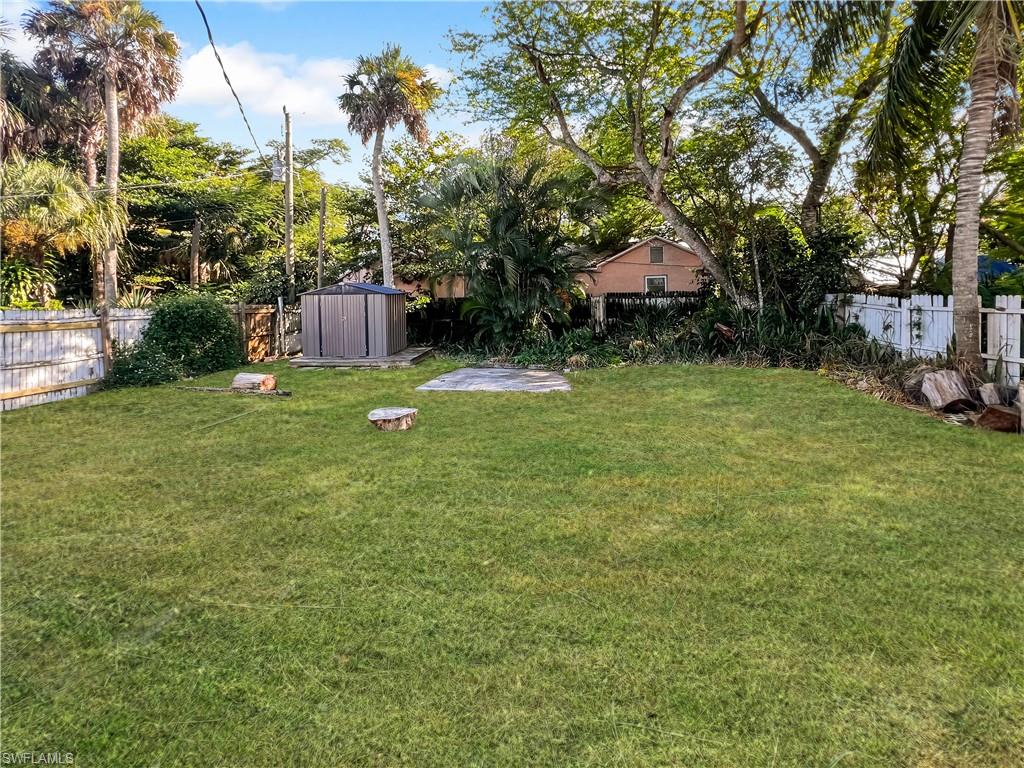 2342 Stella St Property Photo 27