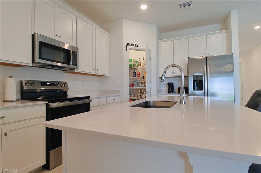 3947 Coneflower St Property Photo 14