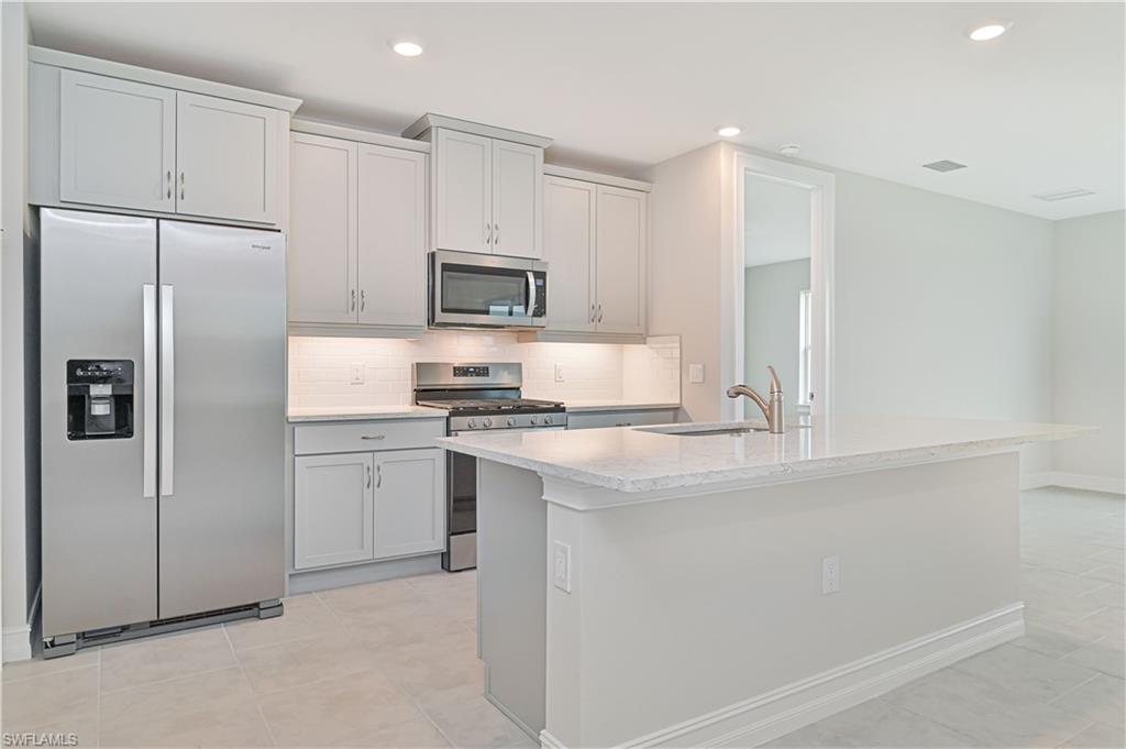 44526 Palm Frond Dr Property Photo 3
