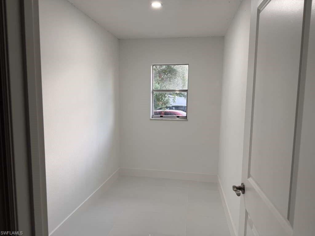 21229 Peachland Blvd Property Photo 9