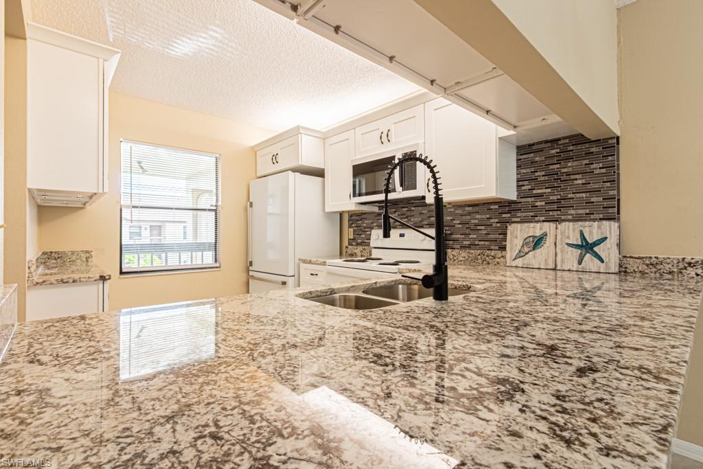 9275 Lake Park Dr 204 Property Photo 5