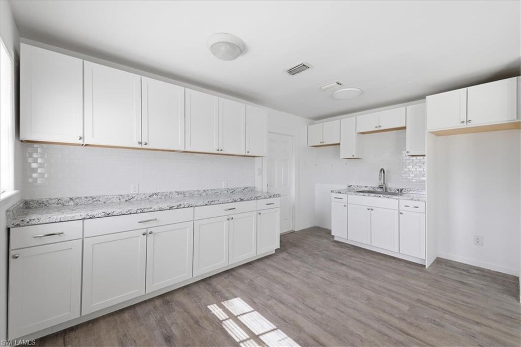 6106 Island Park Ct Property Photo 6