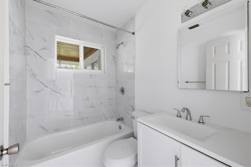 6106 Island Park Ct Property Photo 9