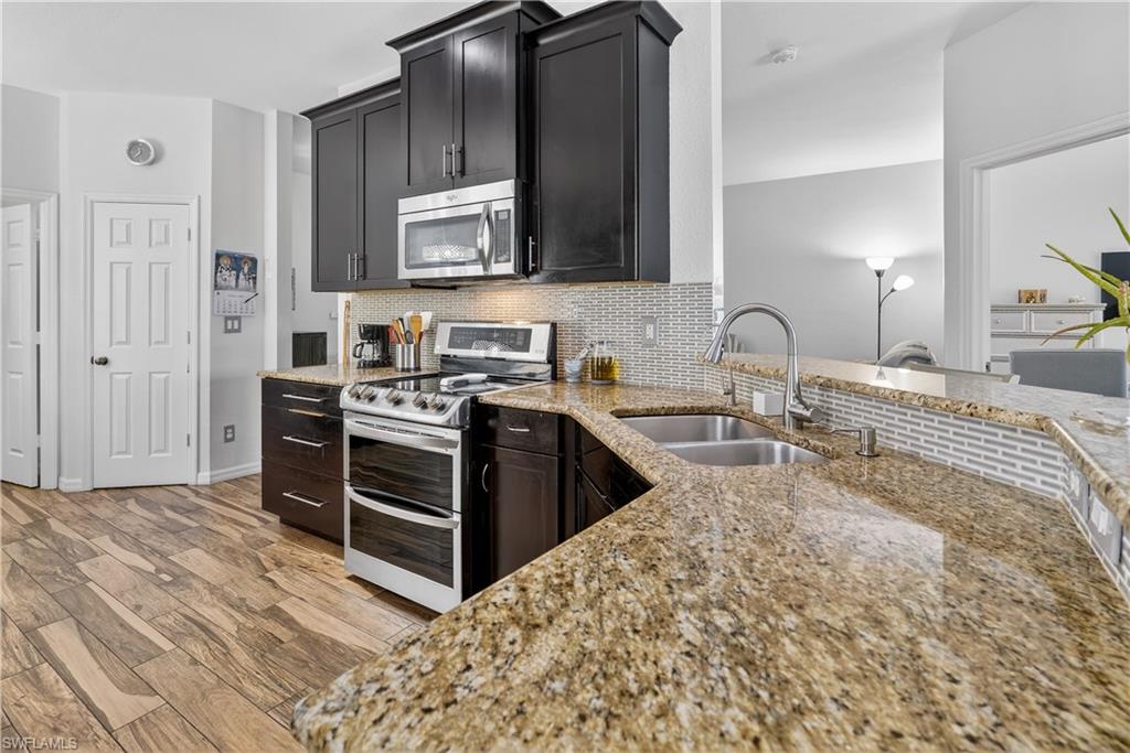 9689 Pineapple Preserve Ct Property Photo 3