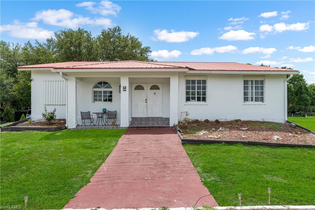 340 S Arboleda St Property Photo 2
