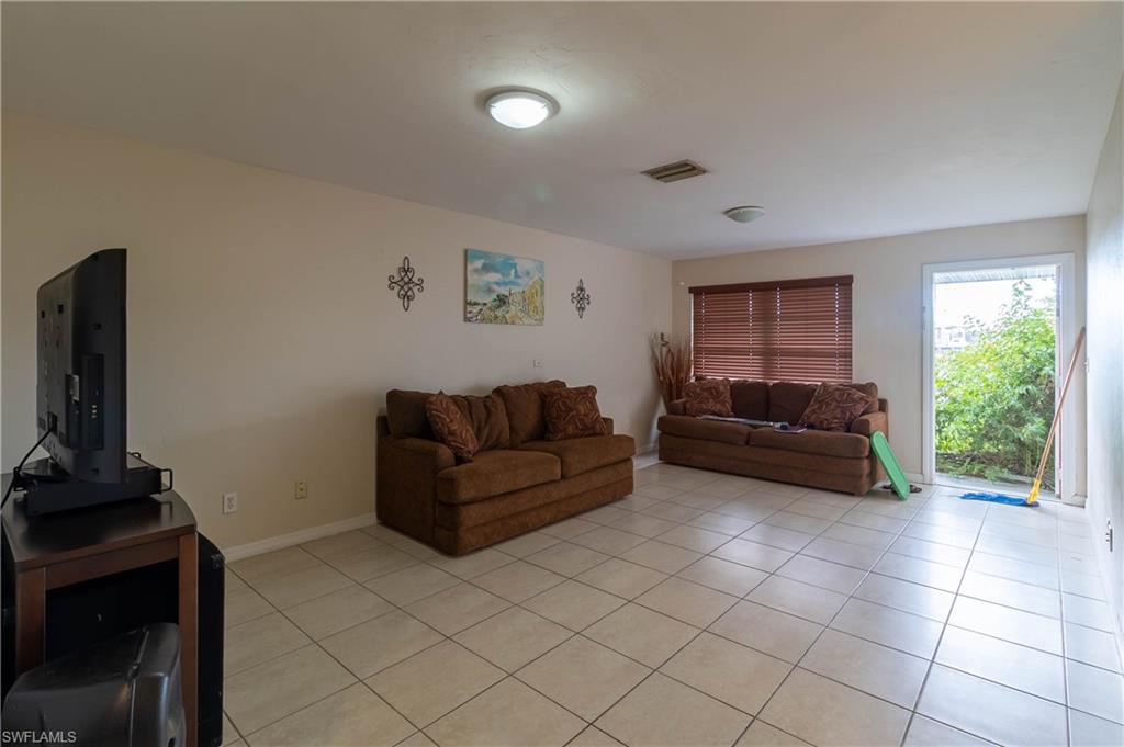 1013 Se 9th St Property Photo 12