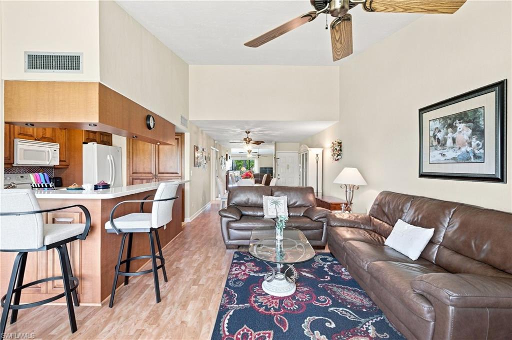 5585 Trailwinds Dr 324 Property Photo 2