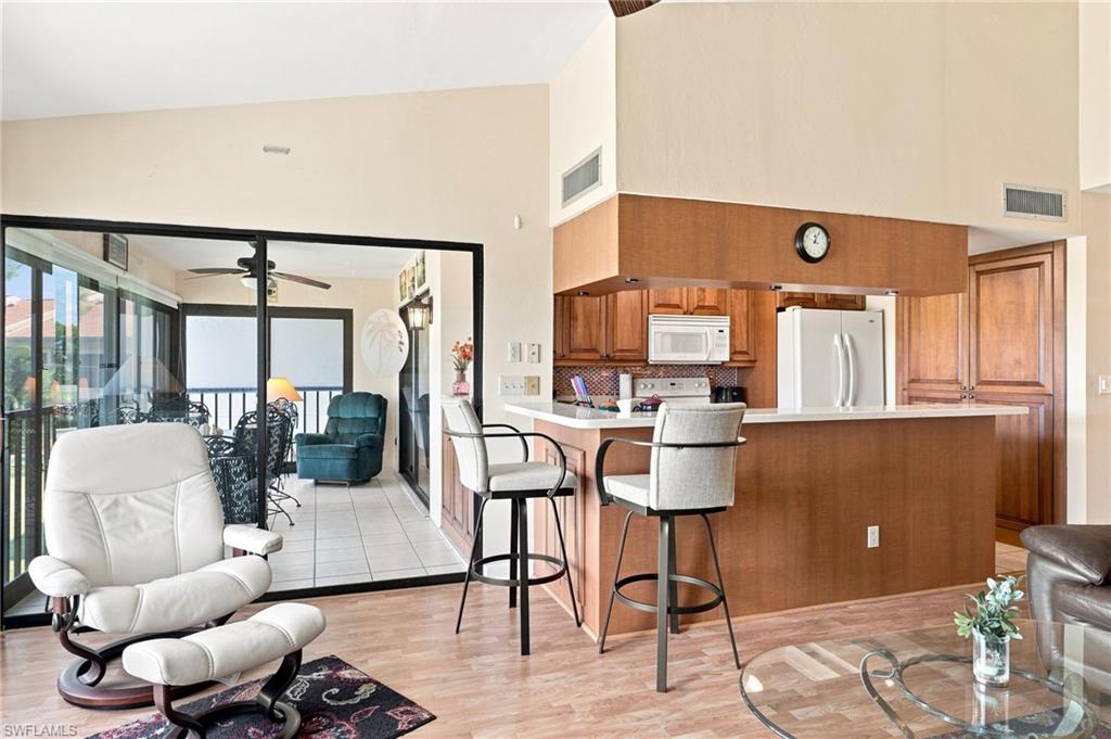 5585 Trailwinds Dr 324 Property Photo 4