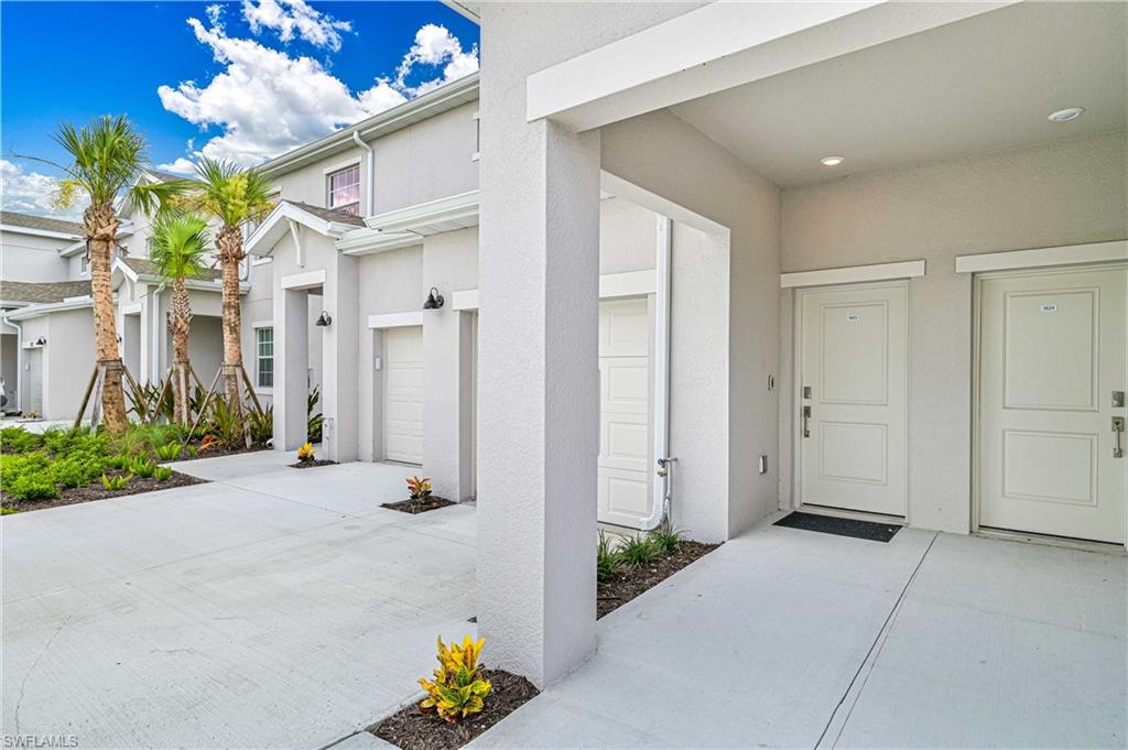20550 Hazelnut Ct S Property Photo 2