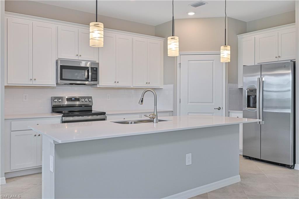 20550 Hazelnut Ct S Property Photo 10
