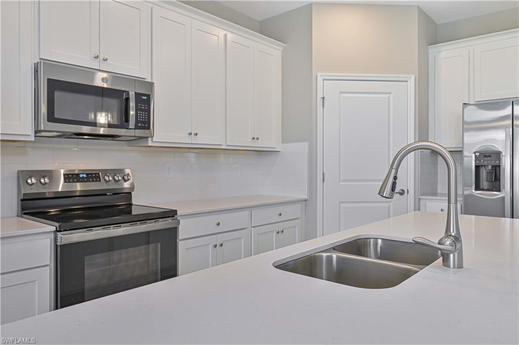 20550 Hazelnut Ct S Property Photo 11