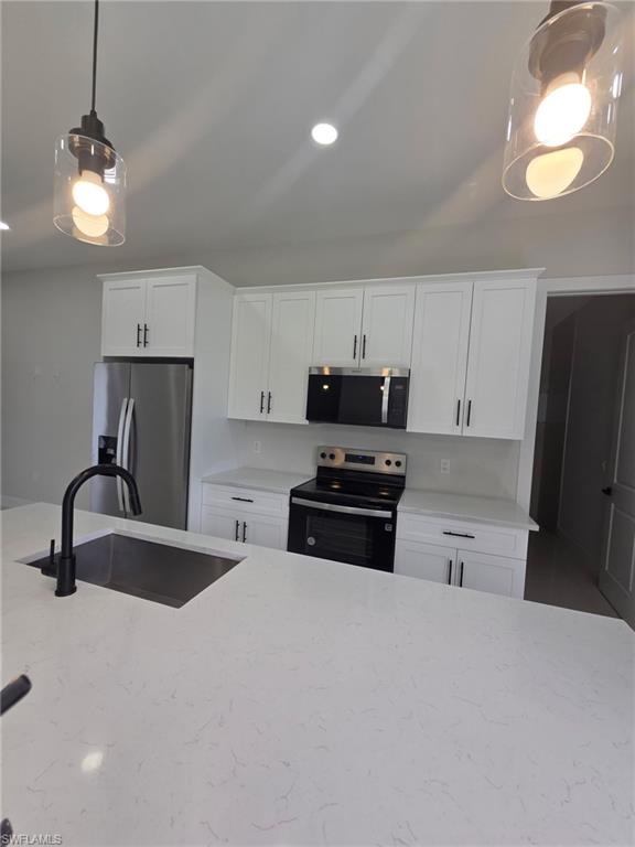 432 Raymer St Property Photo 4