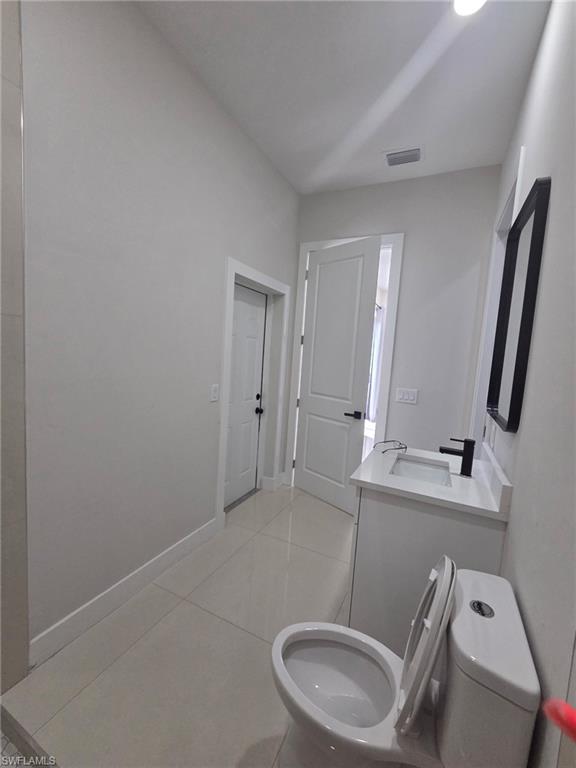432 Raymer St Property Photo 14