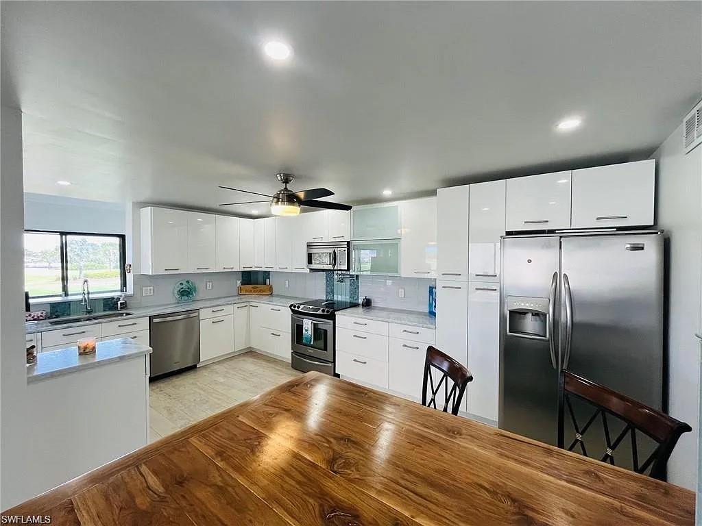 7410 Lake Breeze Dr 210 Property Photo 4