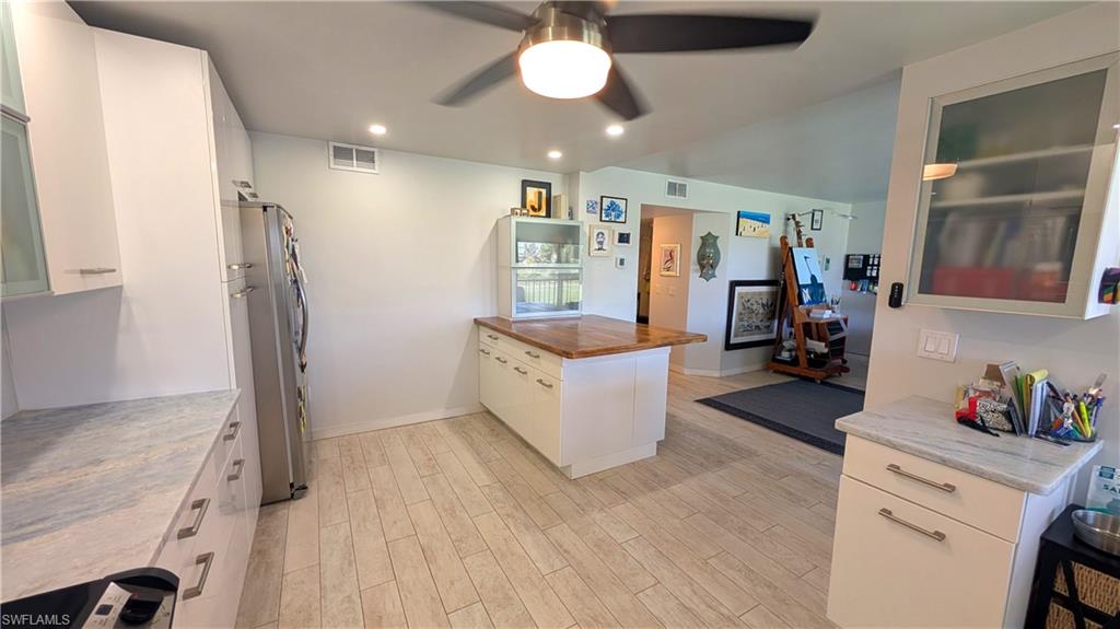 7410 Lake Breeze Dr 210 Property Photo 6