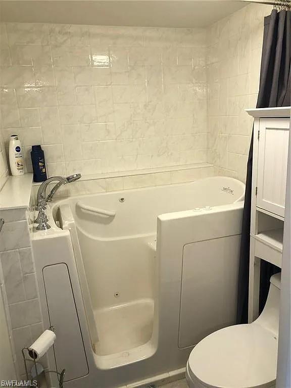 7410 Lake Breeze Dr 210 Property Photo 12