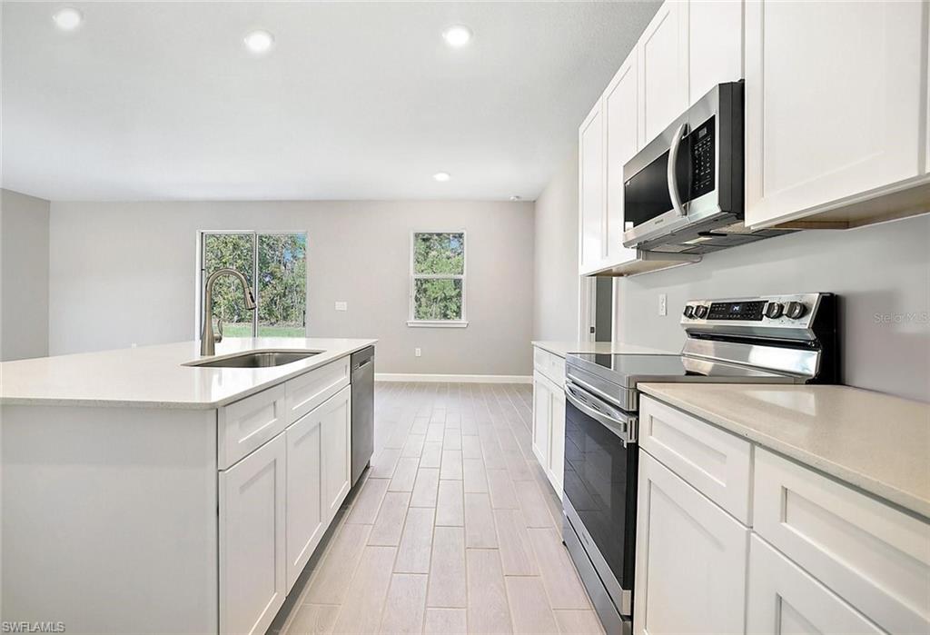 1011 Kismet Pkwy W Property Photo 7