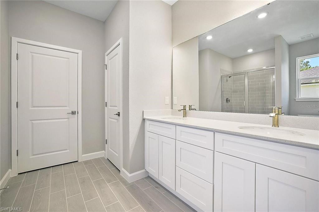 1011 Kismet Pkwy W Property Photo 10