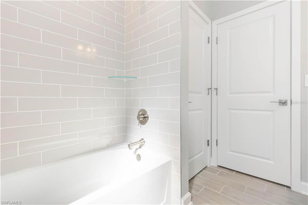 1011 Kismet Pkwy W Property Photo 14