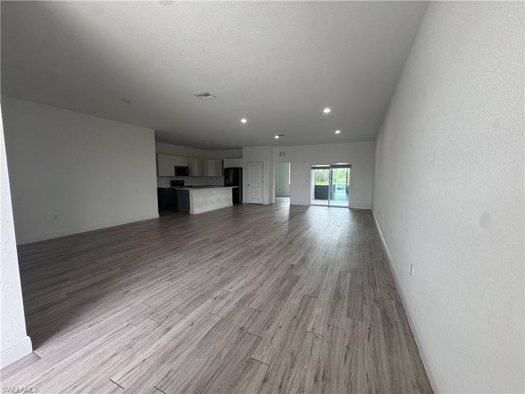 8007 Mill Ct Property Photo 3