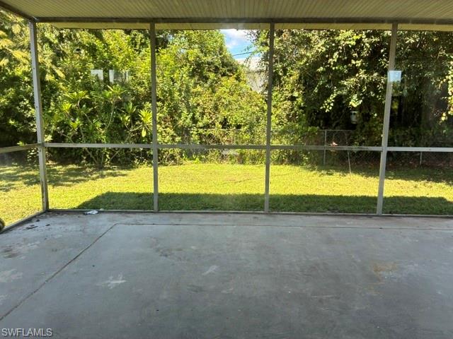 913 Entrada Dr N Property Photo 4