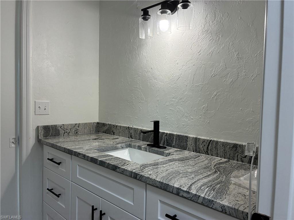 913 Entrada Dr N Property Photo 10