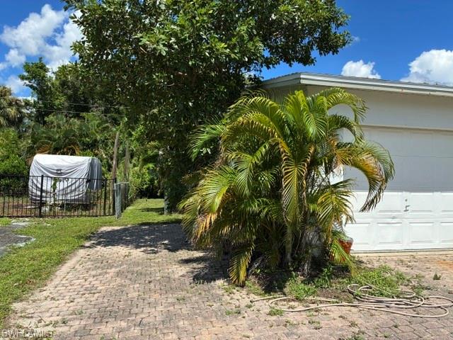 913 Entrada Dr N Property Photo 15