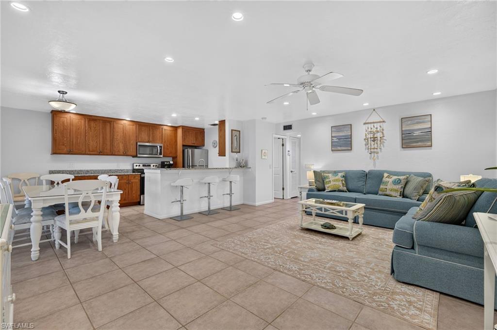 827 E Gulf Dr M-7 Property Photo 4