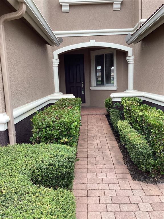 9806 Roundstone Cir Property Photo 4