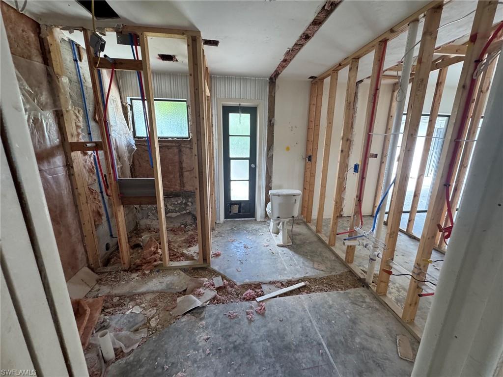 2215 Treehaven Cir N Property Photo 6