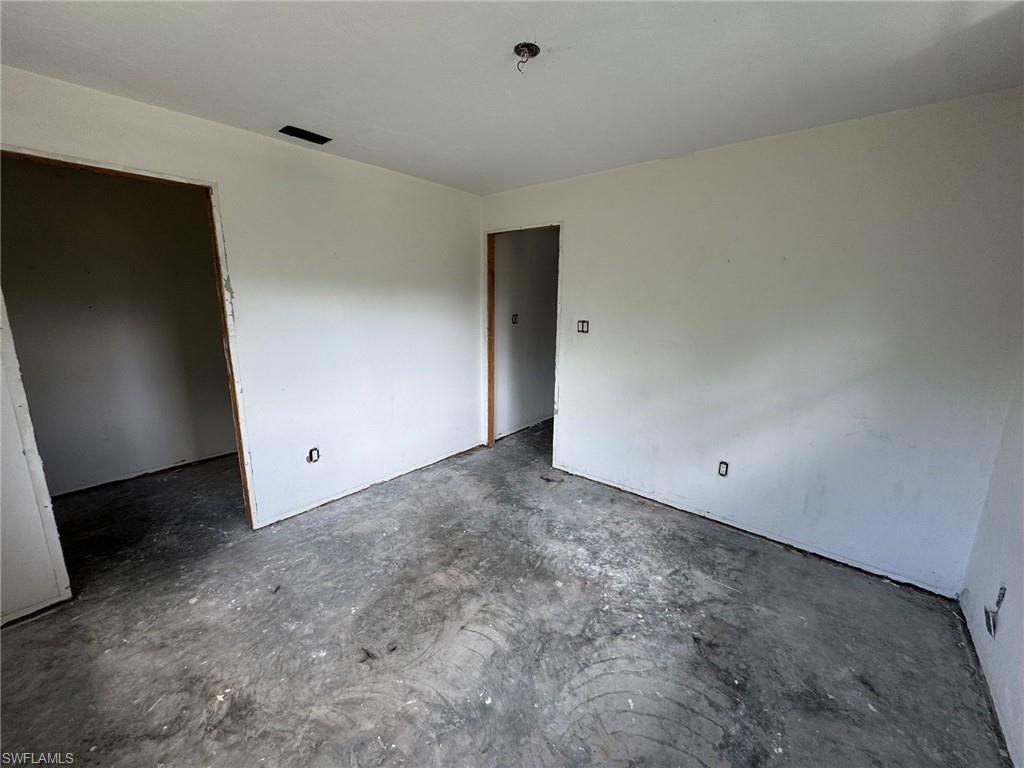 2215 Treehaven Cir N Property Photo 12