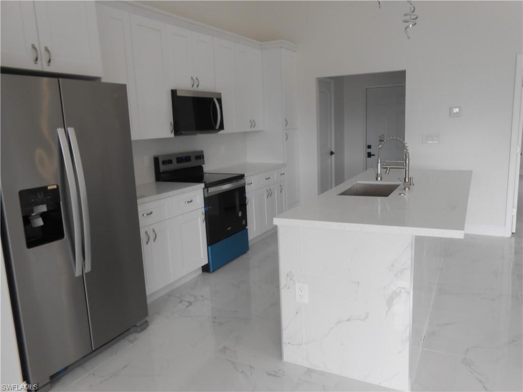 2809 55th St W Property Photo 8