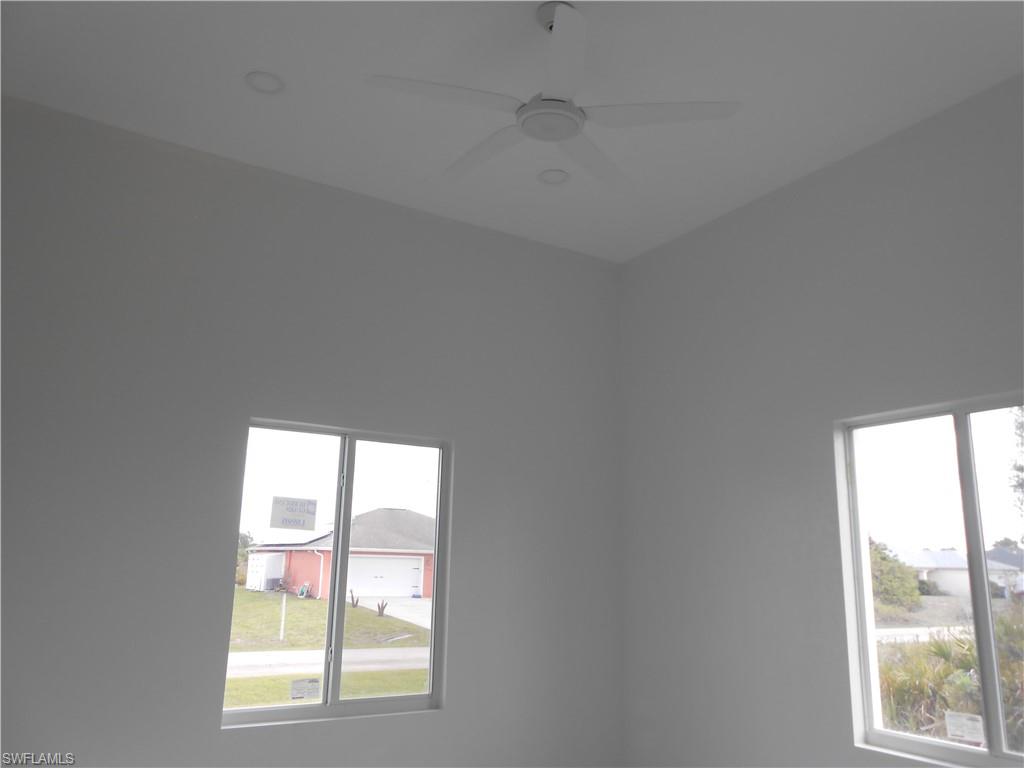 2809 55th St W Property Photo 11