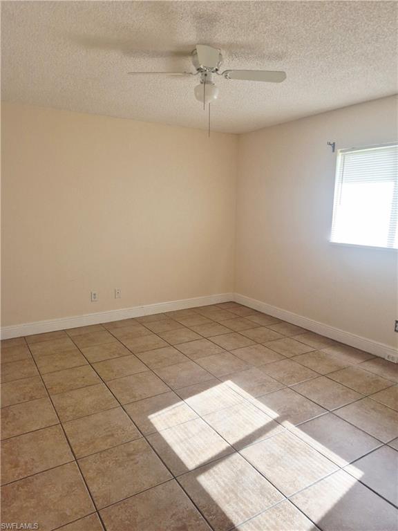 3206 Se Santa Barbara Pl Property Photo 4