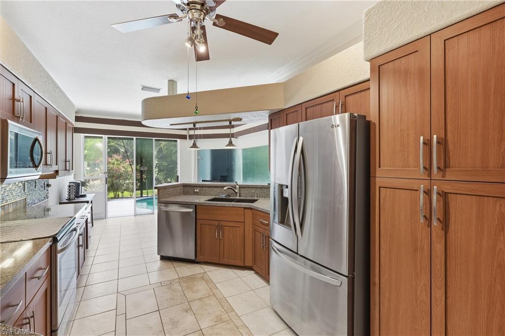 26211 Feathersound Dr Property Photo 4