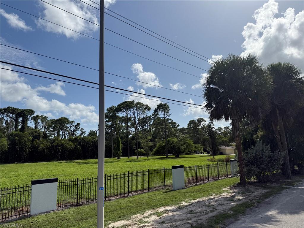 13504 Brynwood Ln Property Photo 3