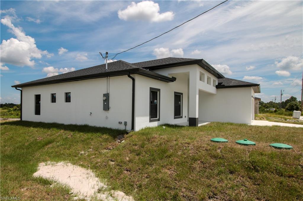 945 Commodore St Property Photo 4