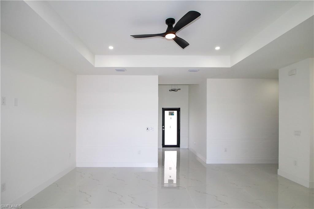 945 Commodore St Property Photo 6