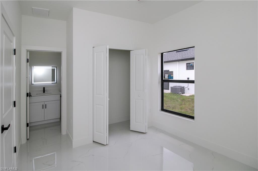 945 Commodore St Property Photo 18