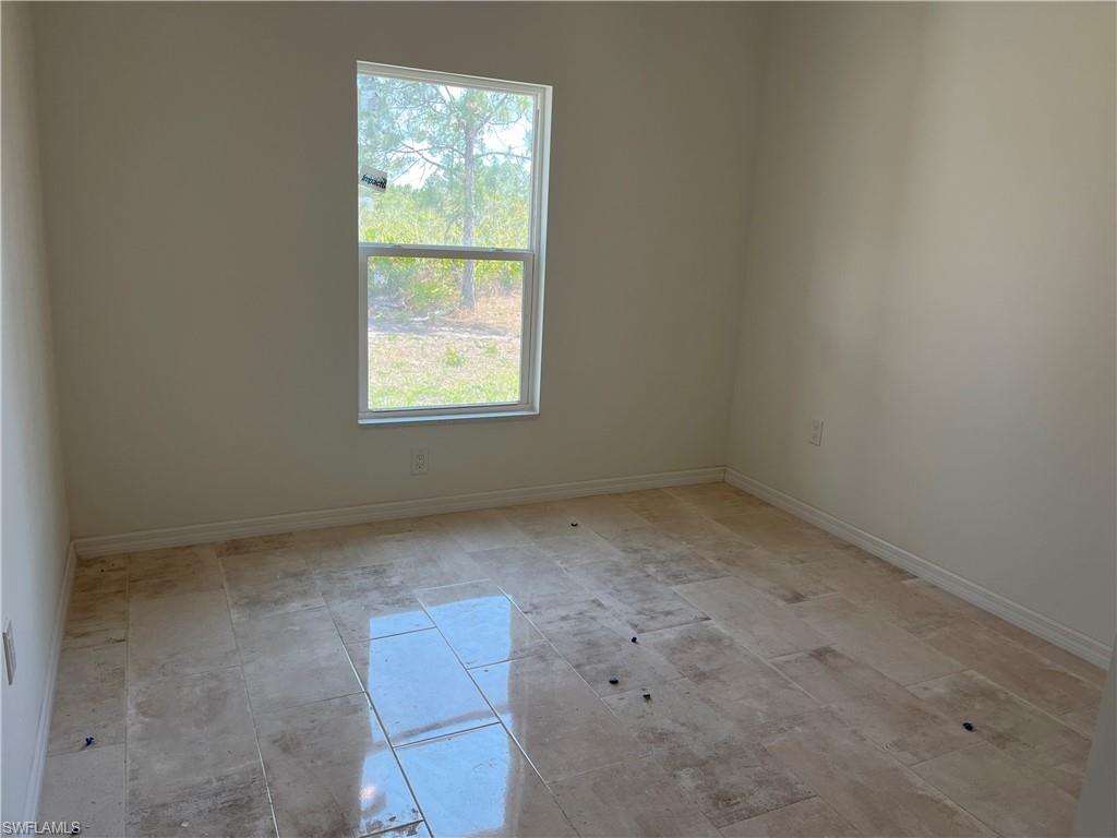 2617 41st St W Property Photo 5