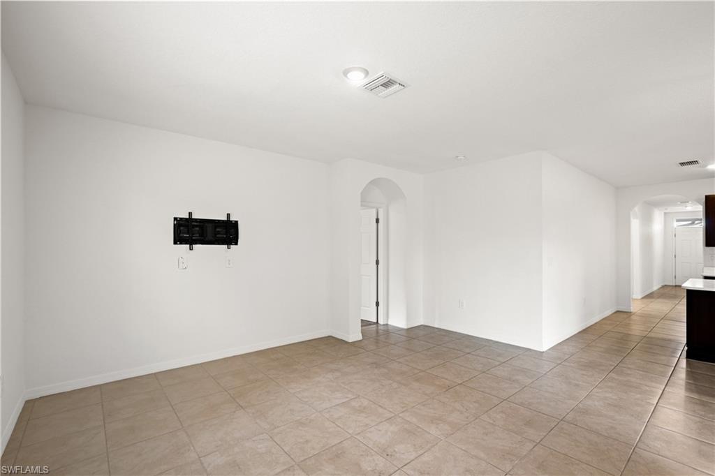 2261 Webster Rd Property Photo 8