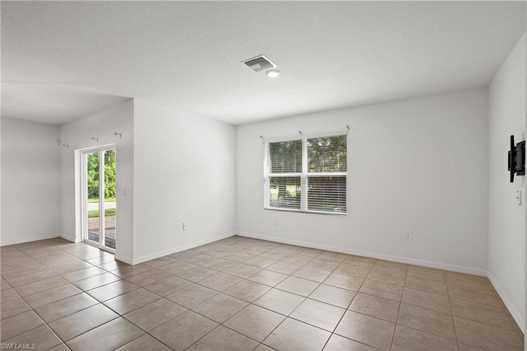 2261 Webster Rd Property Photo 10
